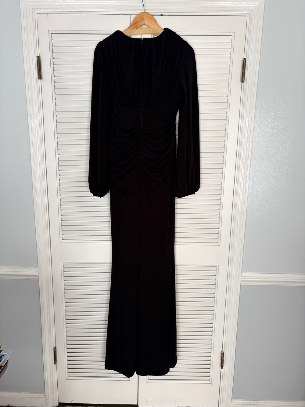 Elegant Black Long-Sleeve Ruched Evening Dress